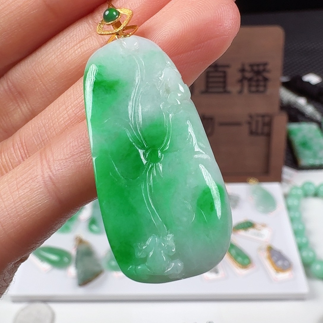 翡翠18K金镶嵌颈饰