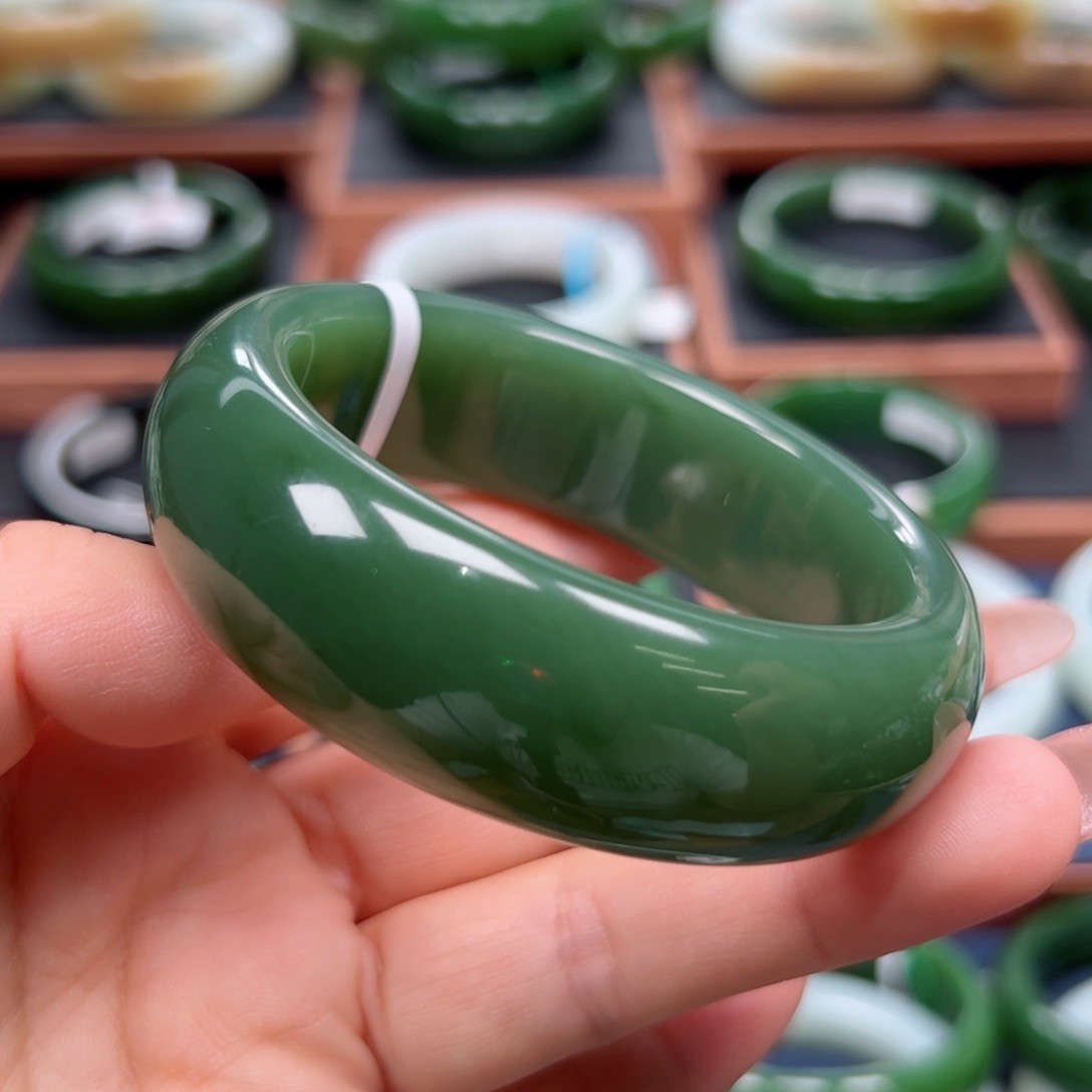 未镶嵌手镯和田玉（碧玉）5556圈口