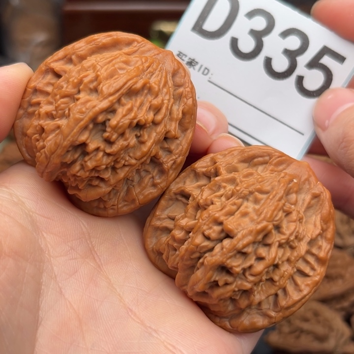 文玩核桃吊坠335虎头42