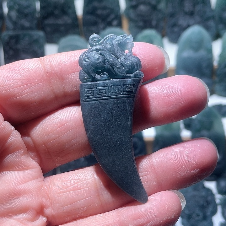 定制翡翠未镶嵌龙牙