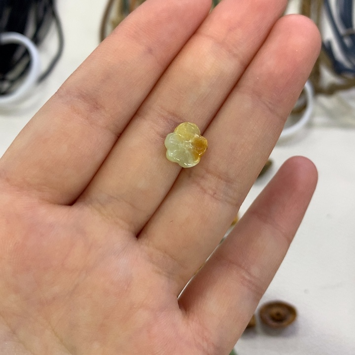 浅***然岫岩河磨玉（透闪石质玉）未镶嵌挂件