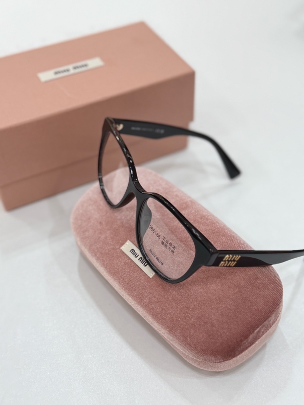 95新 MIU MIU/缪缪 夏七中古｜黑色大框｜镜片265166｜太阳镜