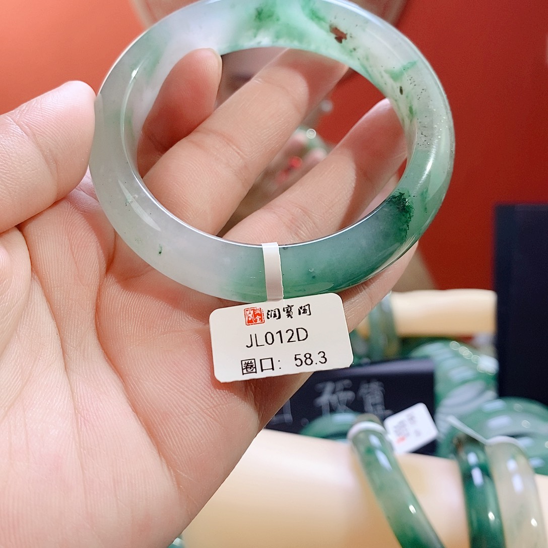 石英质玉手镯未镶嵌12