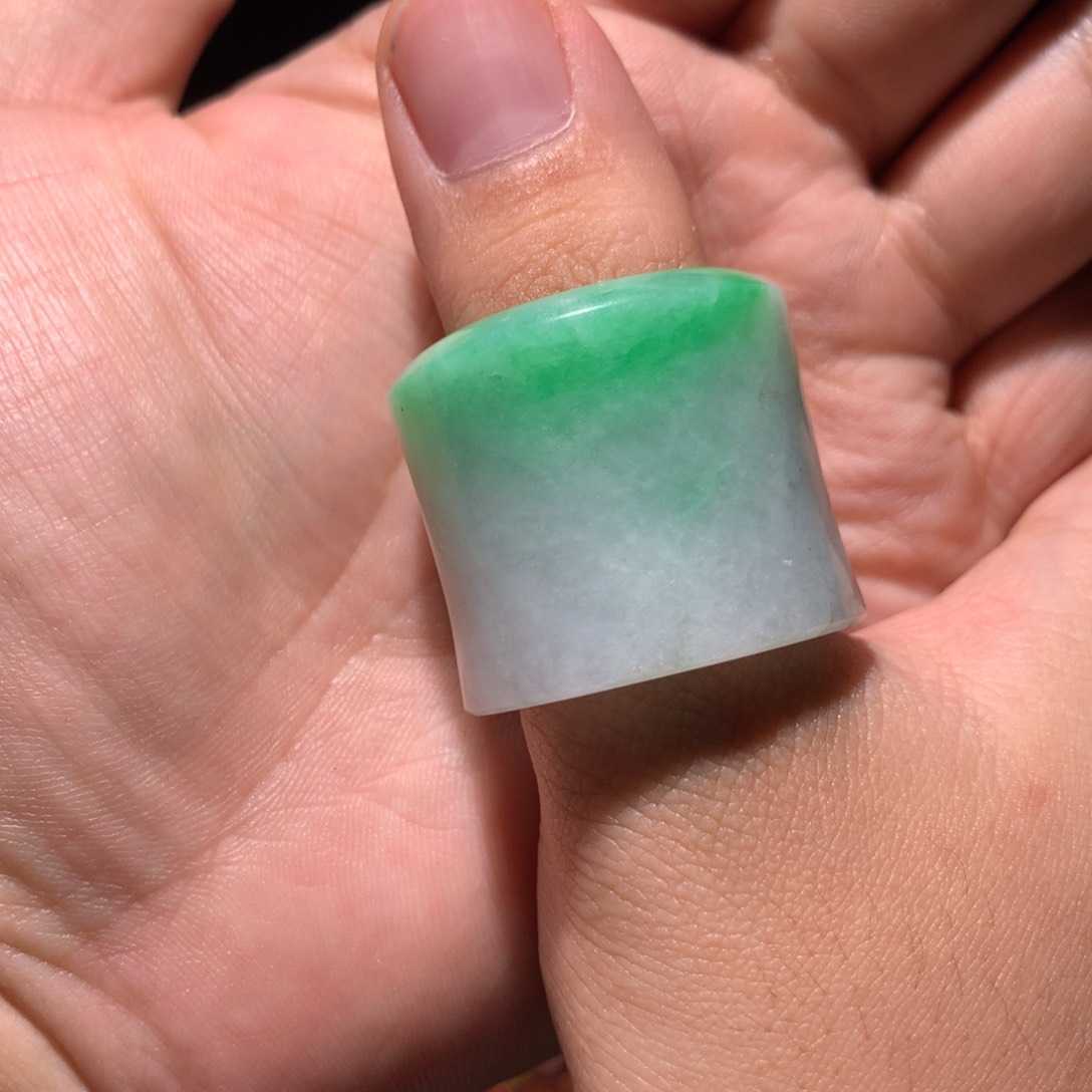 翡翠挂件未镶嵌随**玉