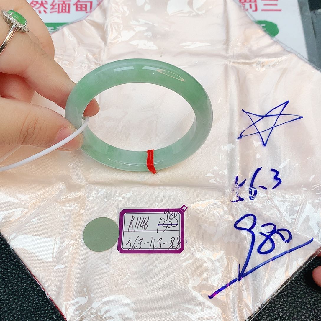 翡翠手镯未镶嵌缅甸翡翠