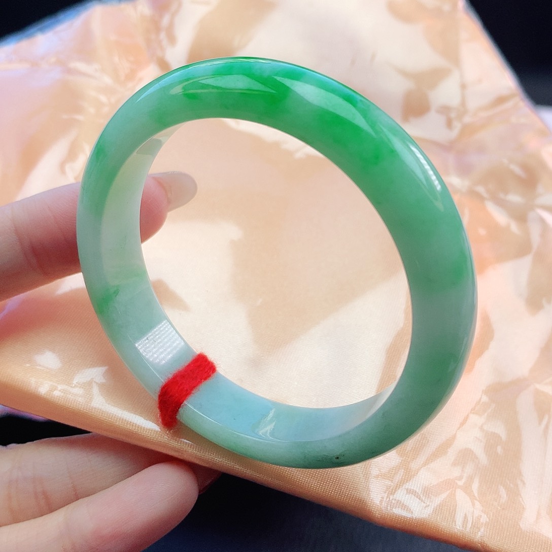 翡翠手镯未镶嵌楟***婷52圈口882128