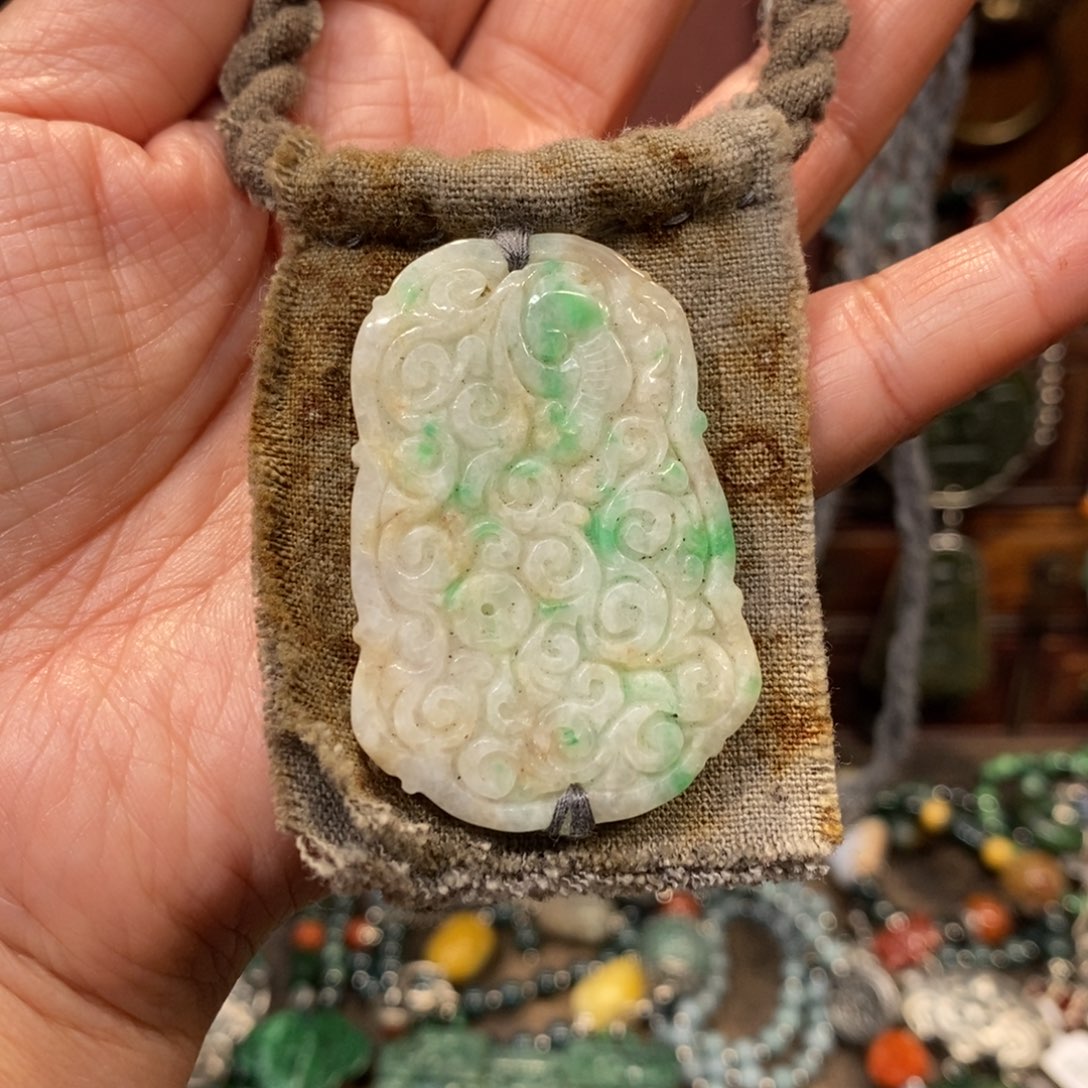 翡翠吊坠(赠链)未镶嵌