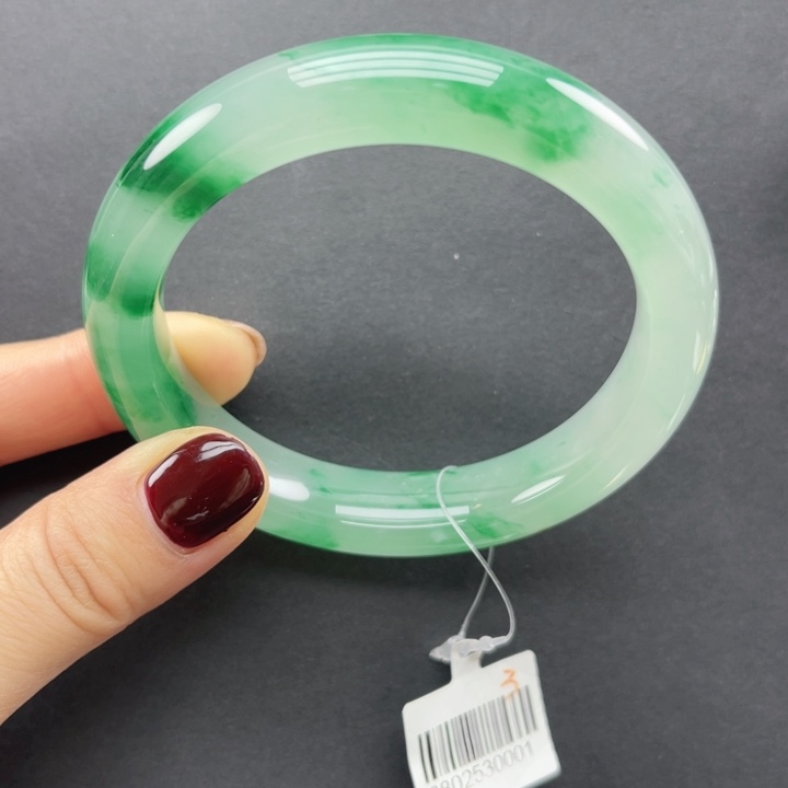 樊***樊石英岩玉未镶嵌手镯