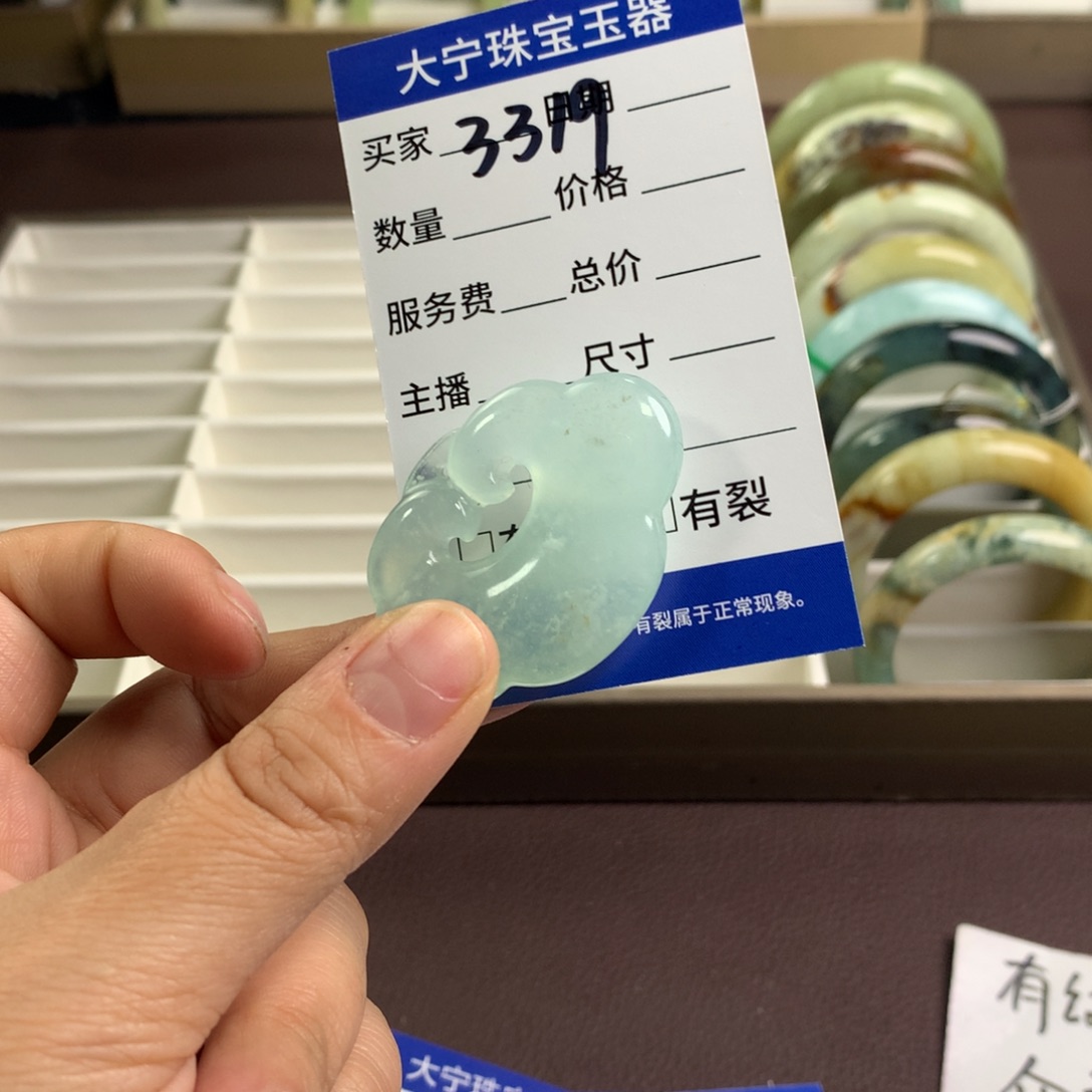 蛇纹石玉未镶嵌颈饰3319