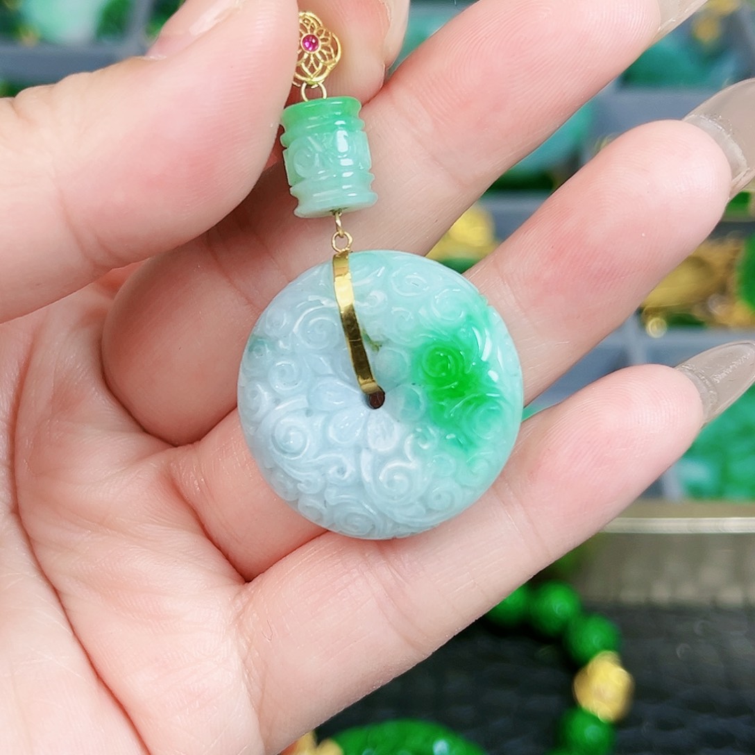 翡翠颈饰18K金镶嵌吊坠