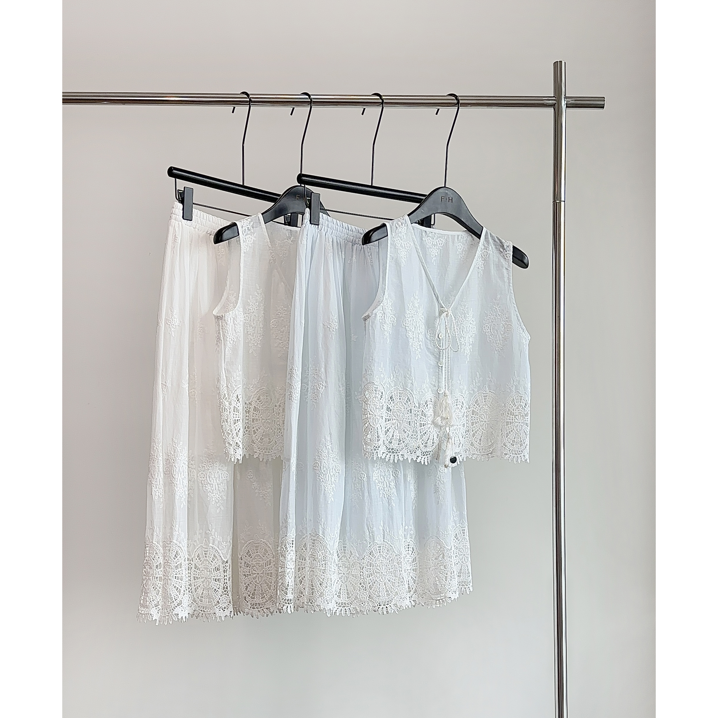 法式浪漫 一眼沦陷 提花波西米亚度假风 无袖上衣+半身裙