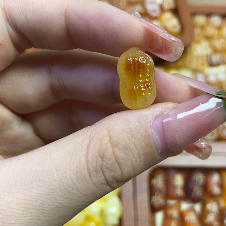 琥珀未镶嵌珠宝奇石花生