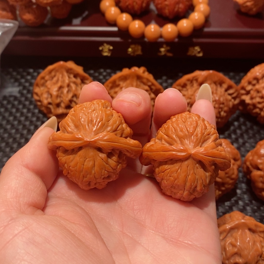 文玩核桃把件白狮子