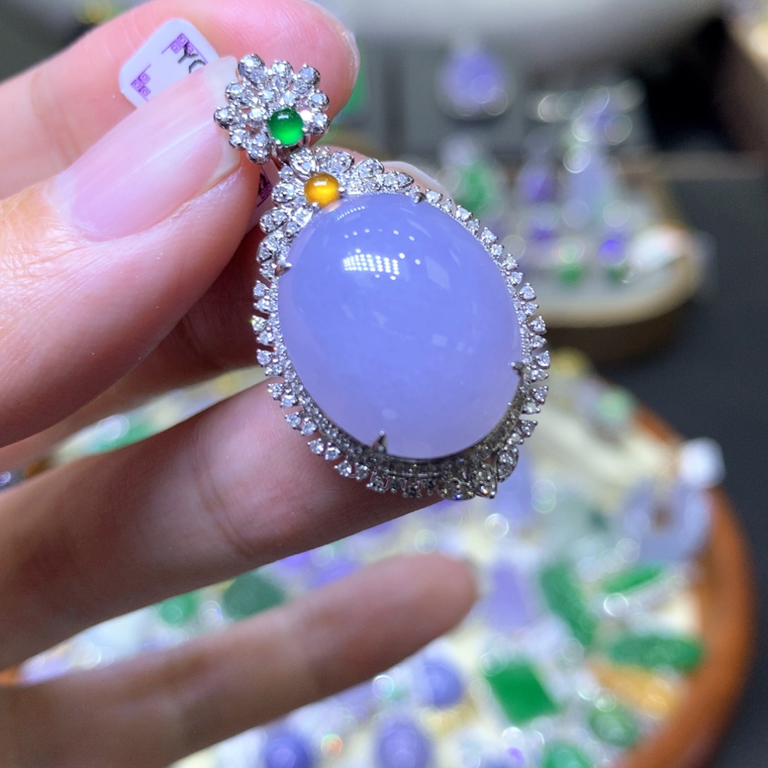 【闪购商品】翡翠颈饰18K金镶嵌翡翠吊坠项链