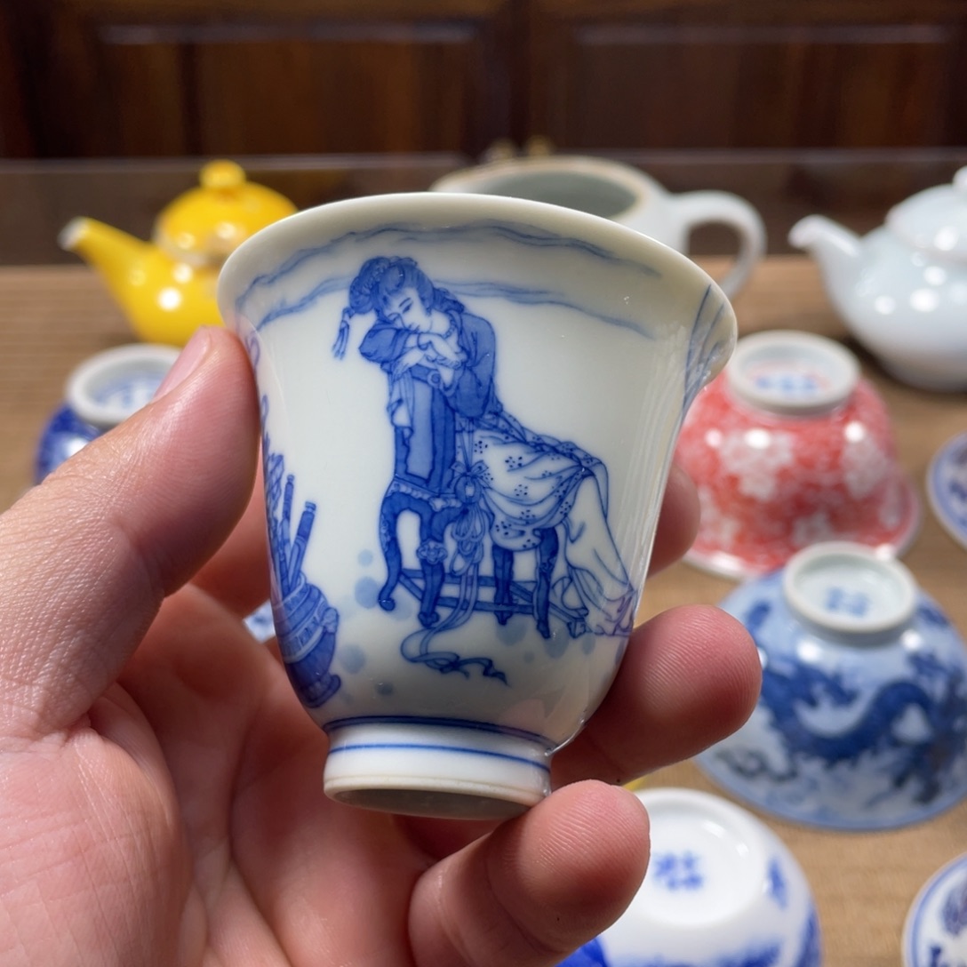 闲居薄胎美女图仰钟杯