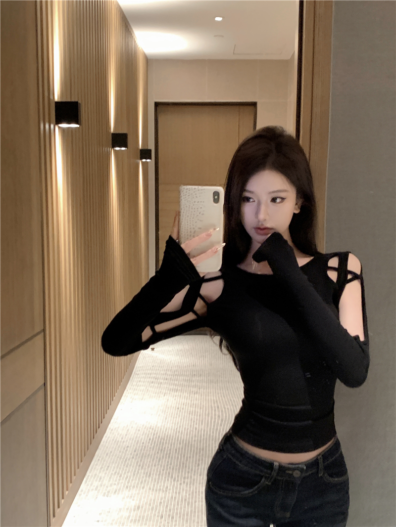 黑色镂空T恤女露肩设计感短款修身性感辣妹长袖上衣显瘦牛仔裤潮