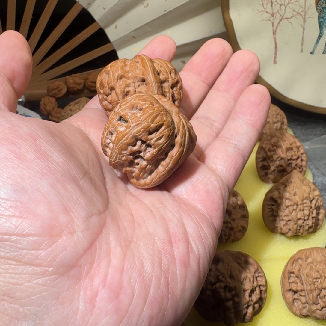 与***辰文玩核桃吊坠40元宝