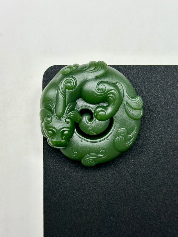 【俄料】和田玉碧玉白加绿老料阳绿菠菜绿 螭龙 盘龙