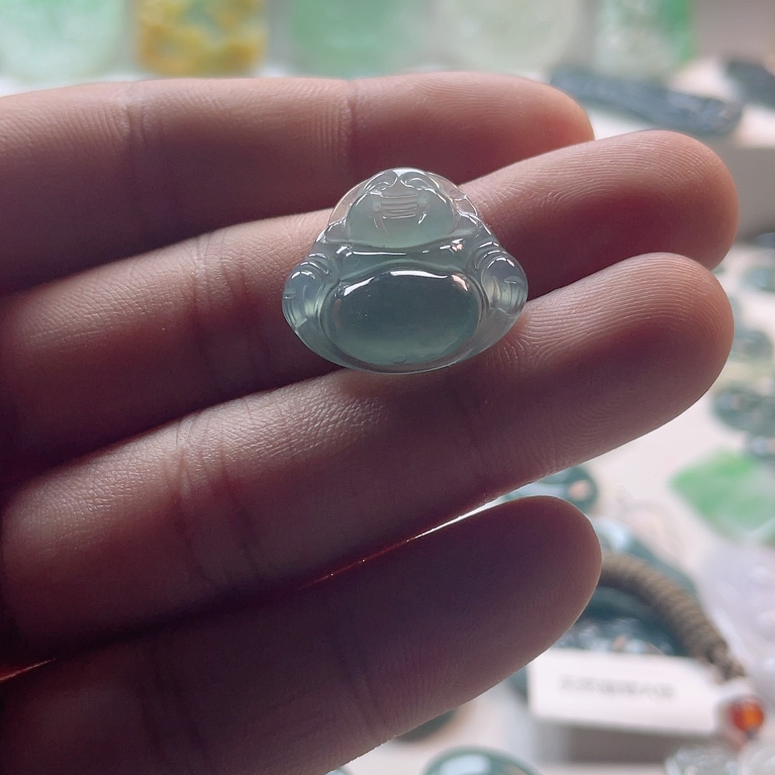 翡翠颈饰未镶嵌佛公