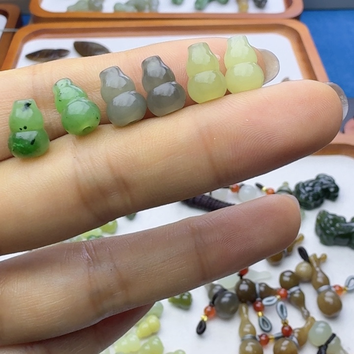 用***春和田玉未镶嵌挂件