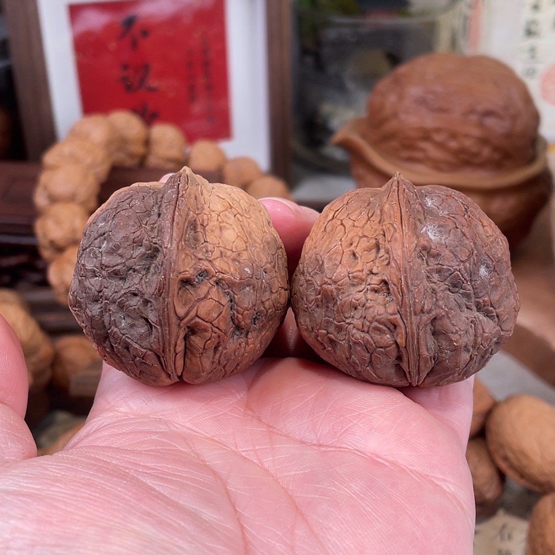 文玩核桃把件金丝绣球