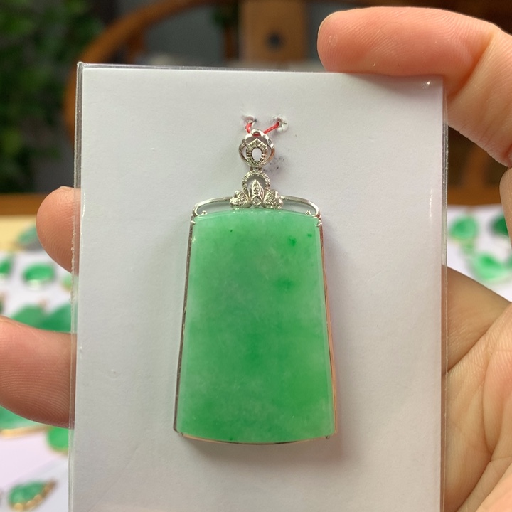 翡翠18K金镶嵌颈饰翡翠翡翠吊坠