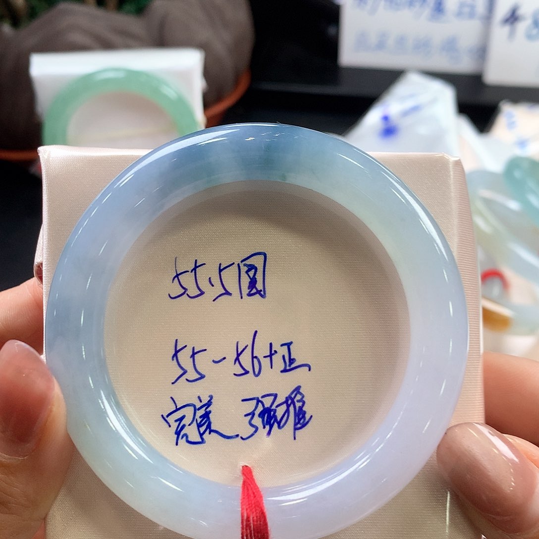 翡翠未镶嵌手镯辰55.5元