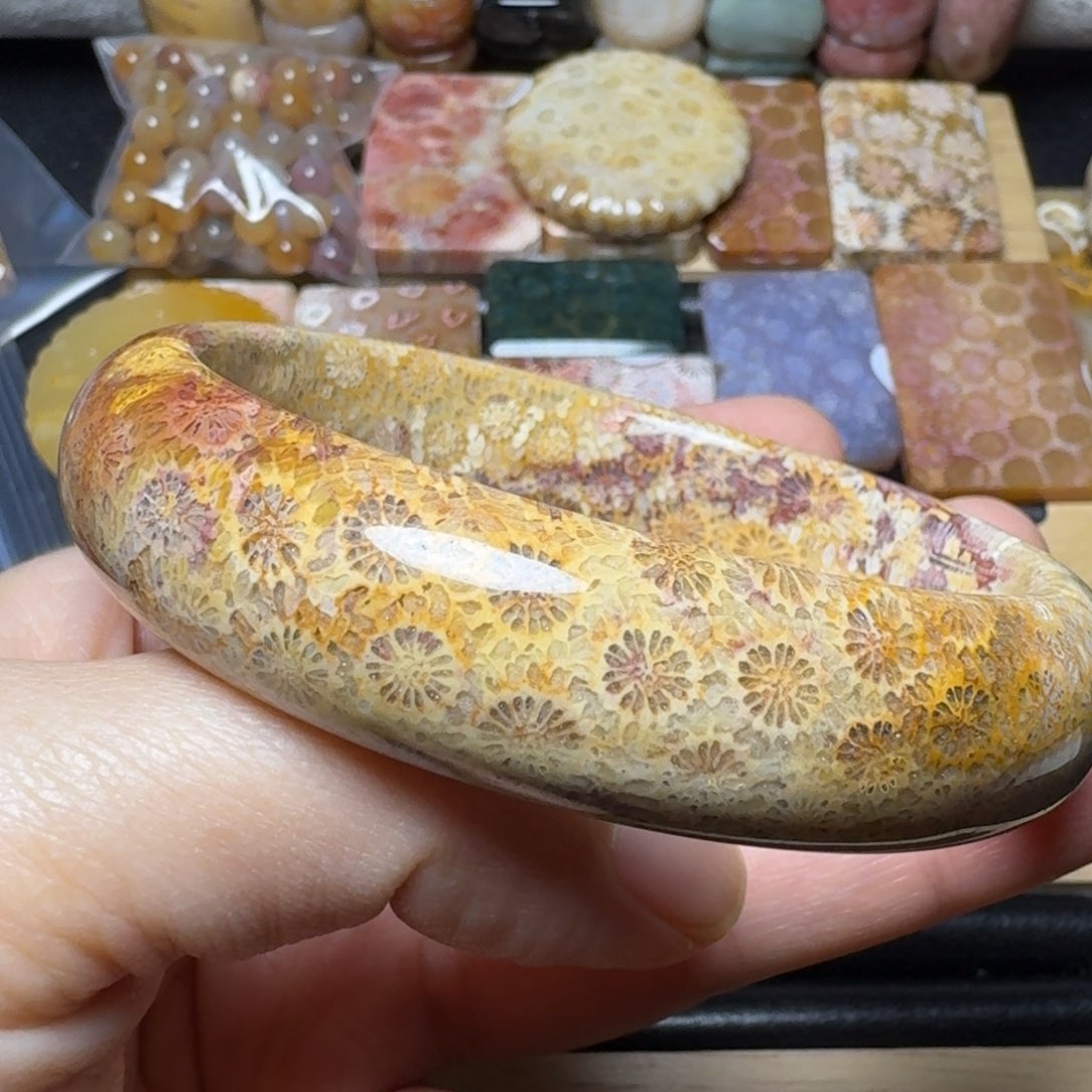 硅化玉紫粉黄双面彩小菊花 盘盘，60未镶嵌