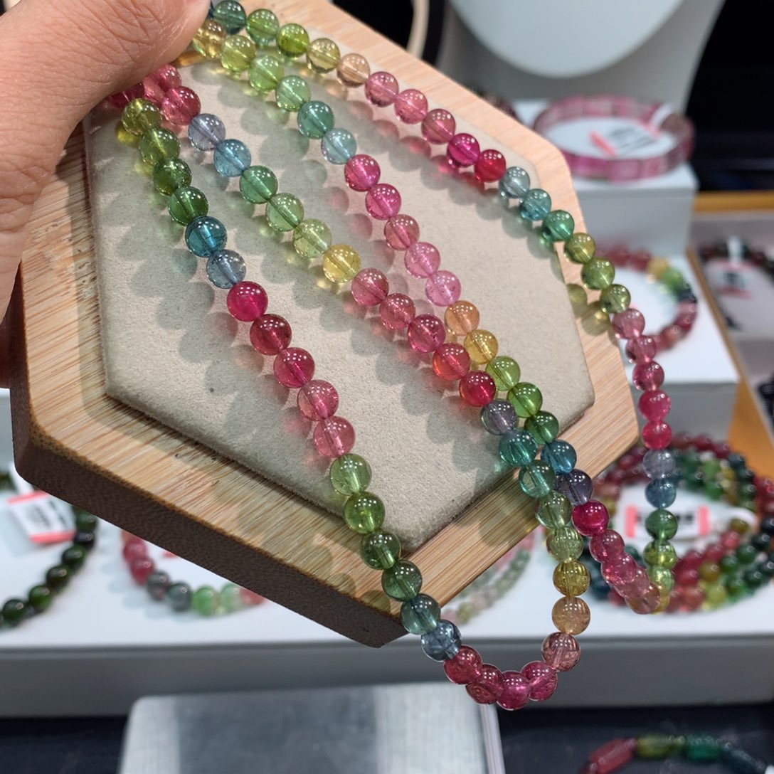 碧玺手链未镶嵌           5.8mm。   