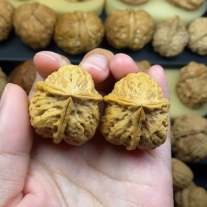 文玩核桃吊坠三棱36