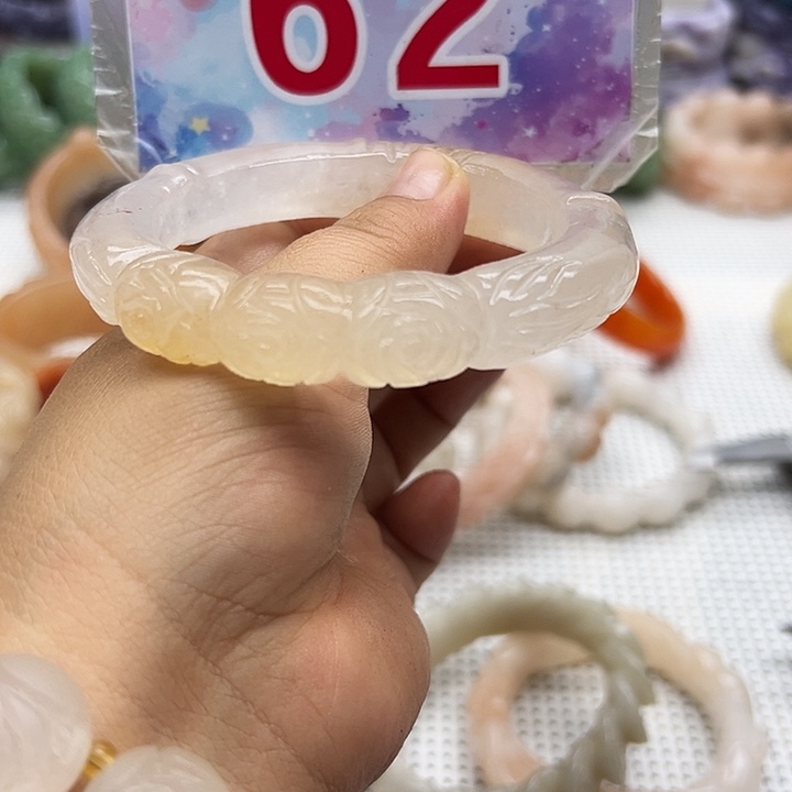 未镶嵌手镯石英岩玉