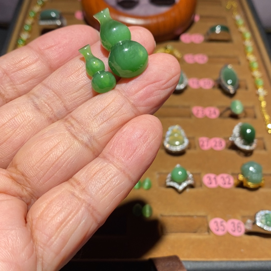 猪***力和田玉未镶嵌戒指