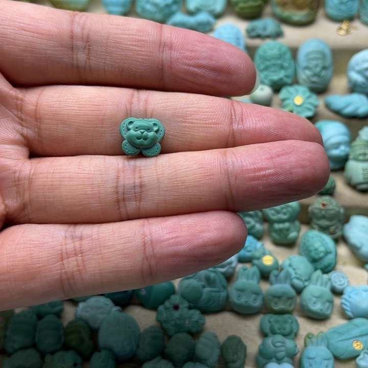 未镶嵌绿松石颈饰