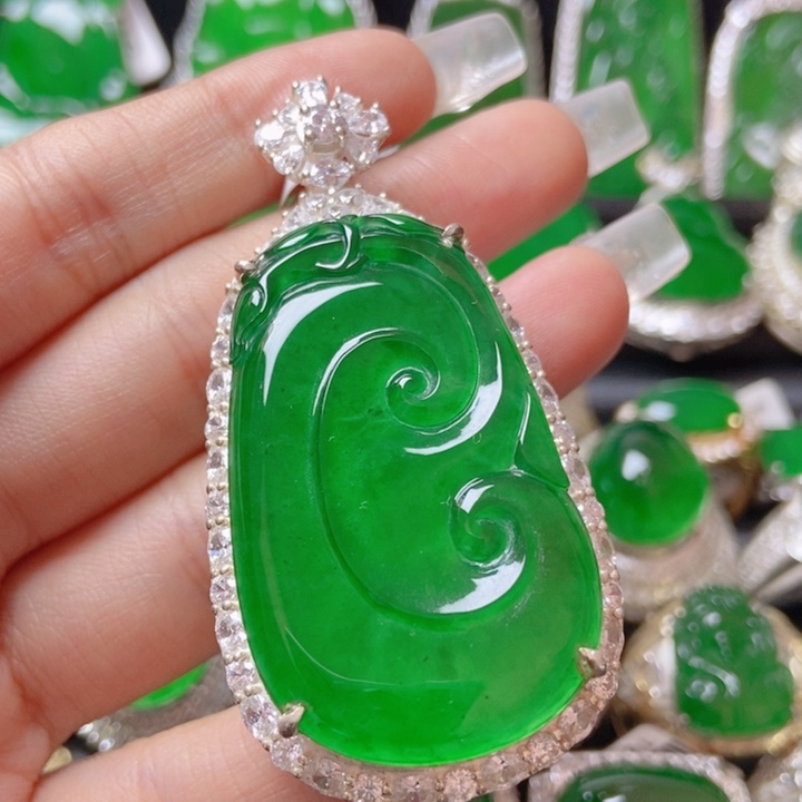 翡翠颈饰银S925镶嵌          