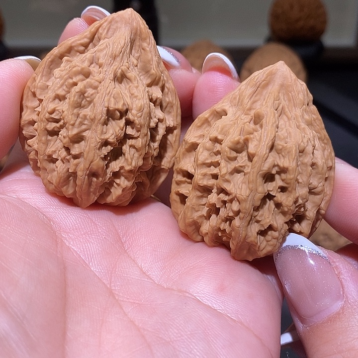 把件文玩核桃40原树野生金字塔