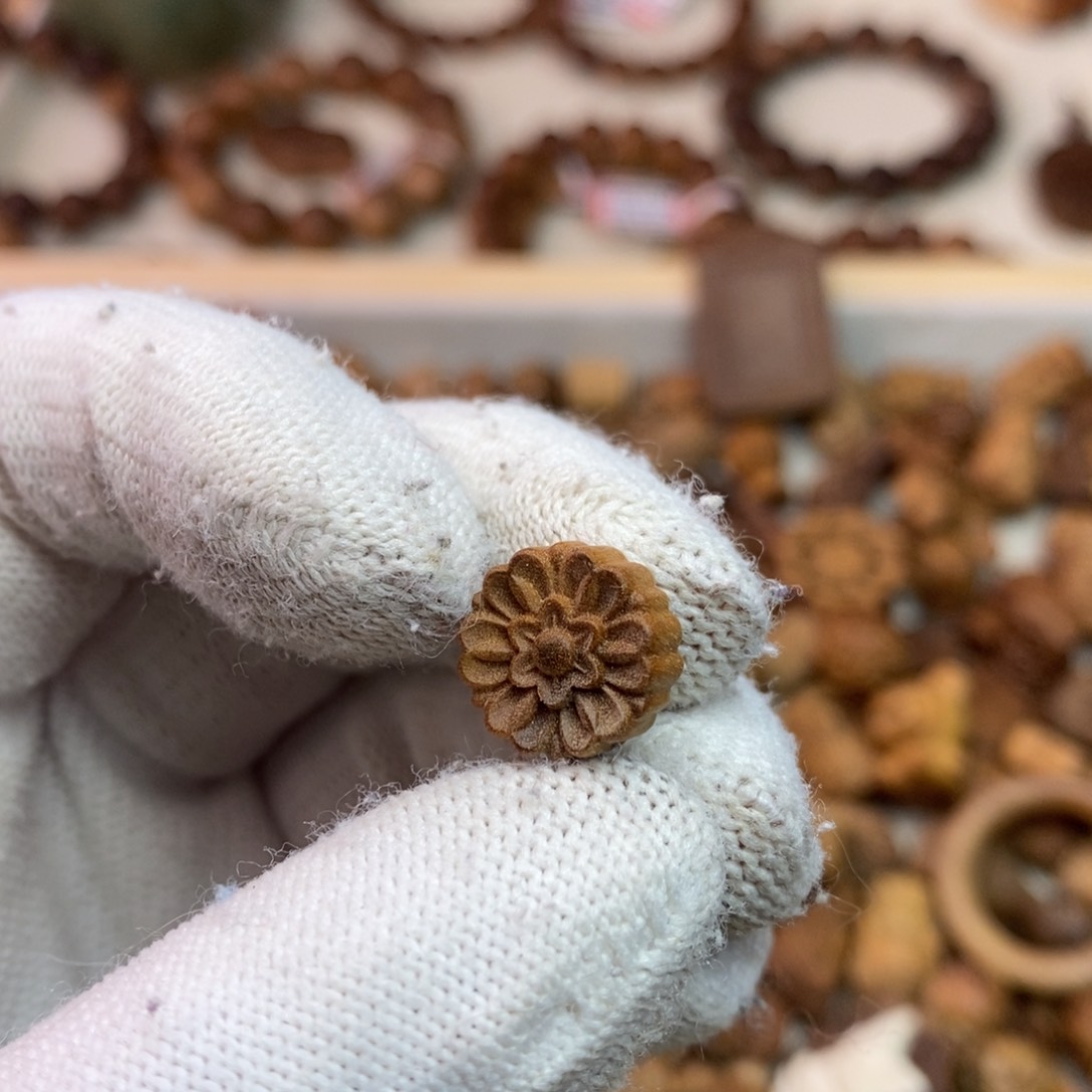 檀香木散珠印度迈索尔老山檀1.2瑕疵小花