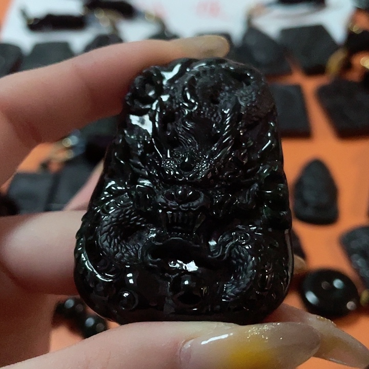 翡翠颈饰未镶嵌奈****渠