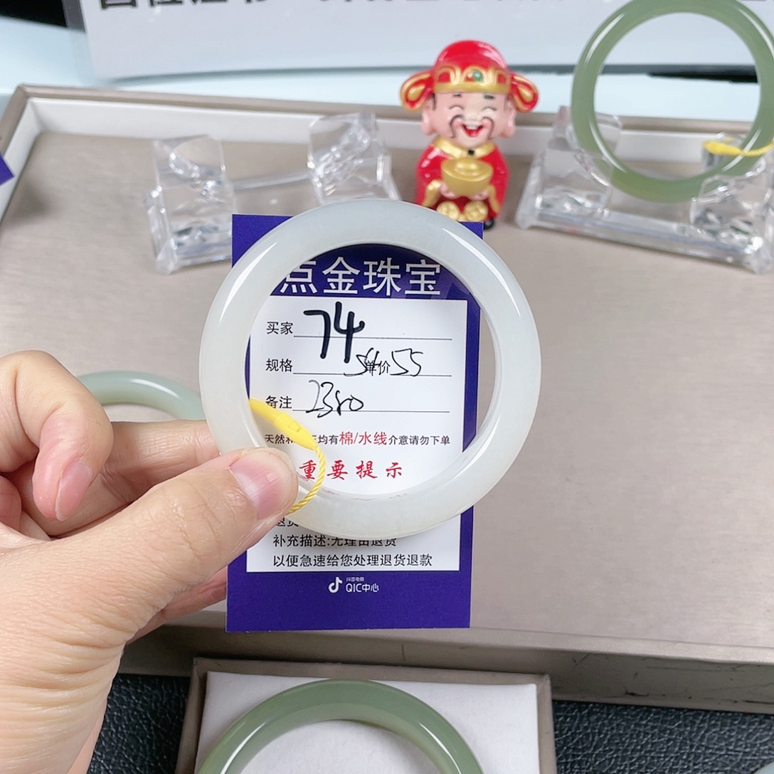 和田玉手镯未镶嵌