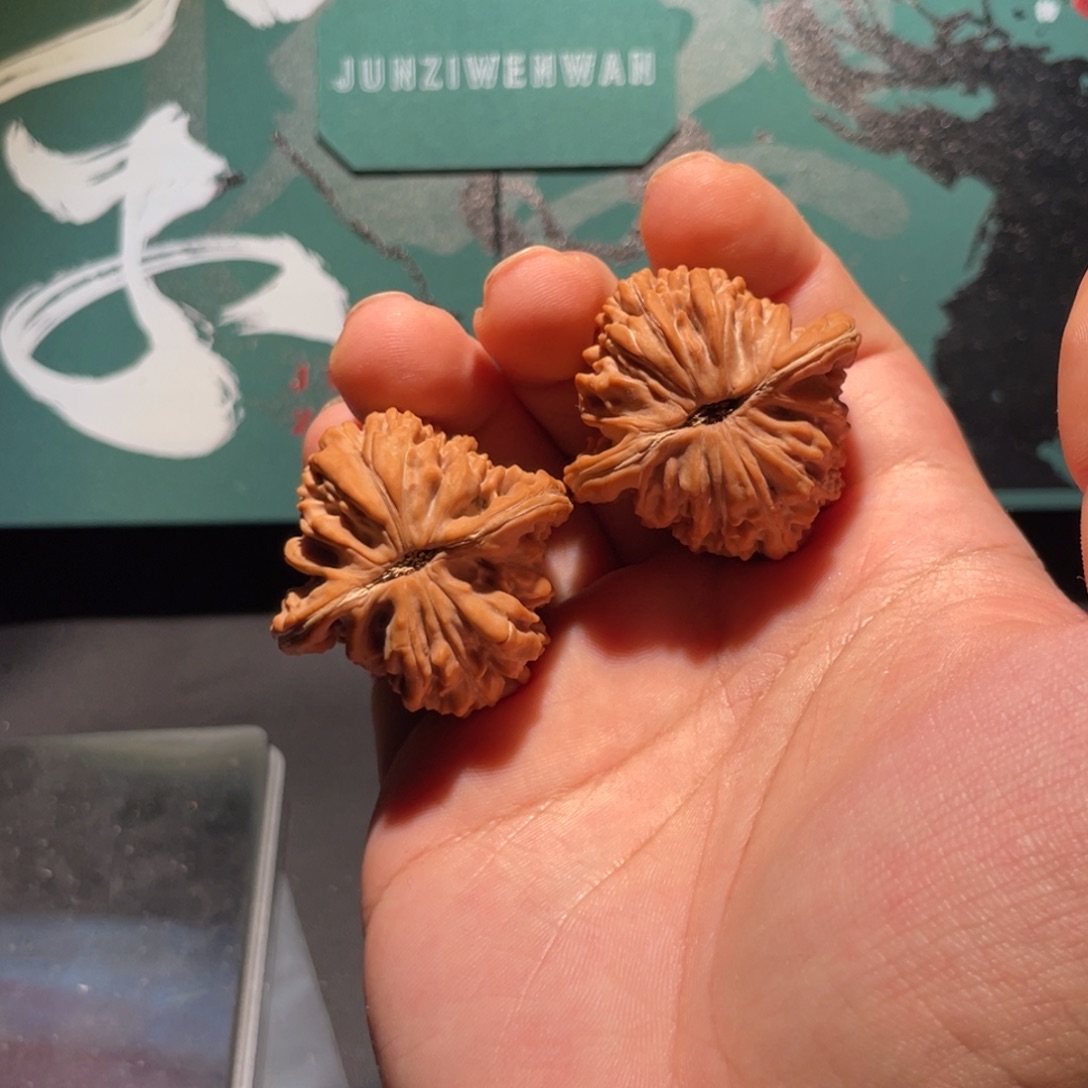 张***吊坠文玩核桃39平谷飞楼25120722