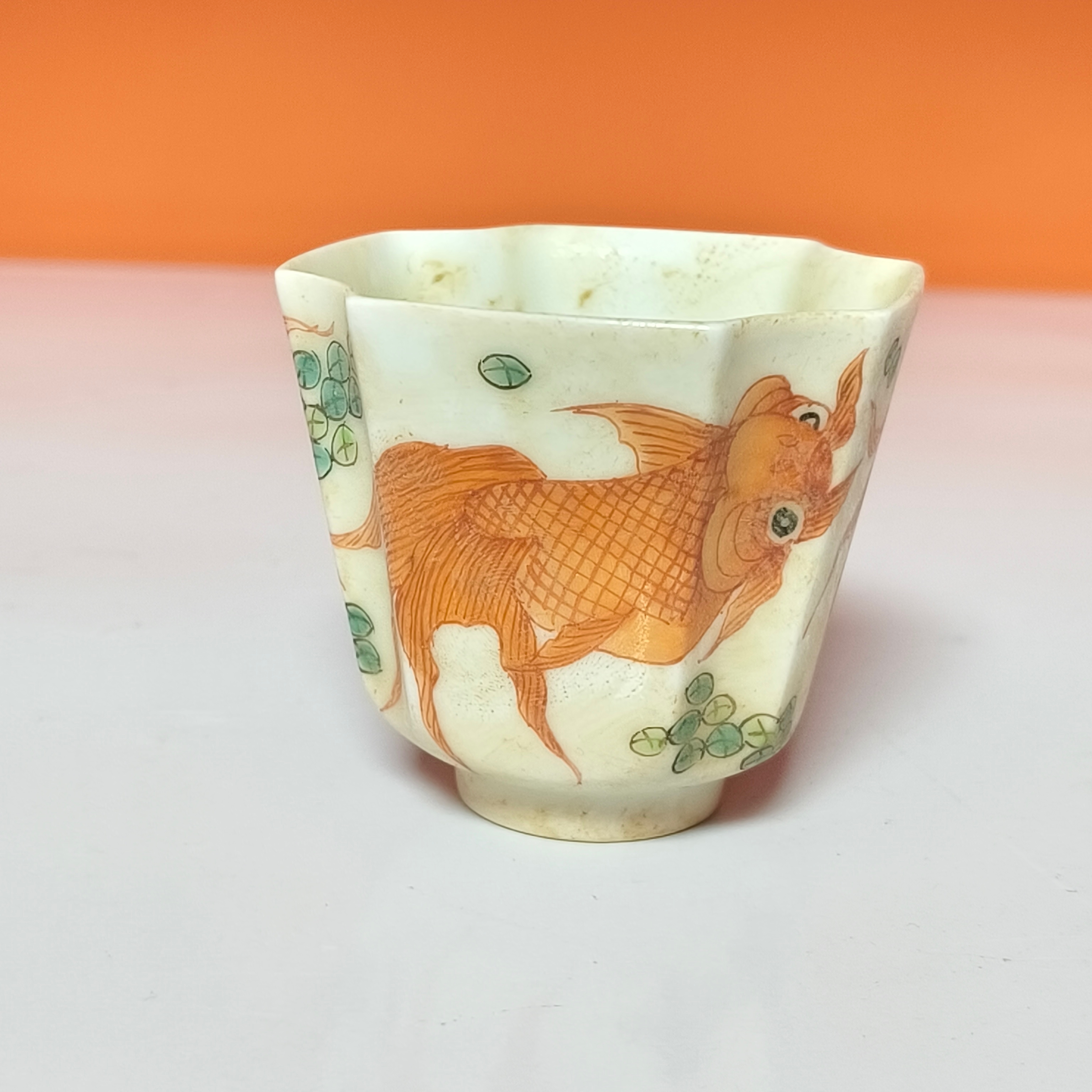 2167清晚期 粉彩金鱼纹四方倭角杯