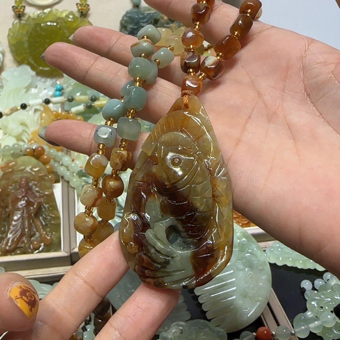 未镶嵌蛇纹石玉吊坠