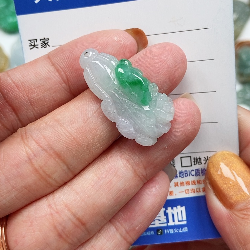 【闪购商品】翡翠颈饰未镶嵌白菜