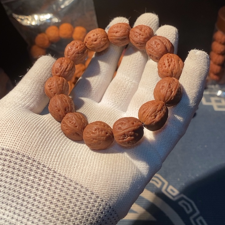 文玩核桃手串……82