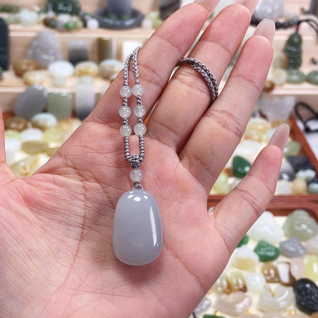 和田玉未镶嵌吊坠(赠链)