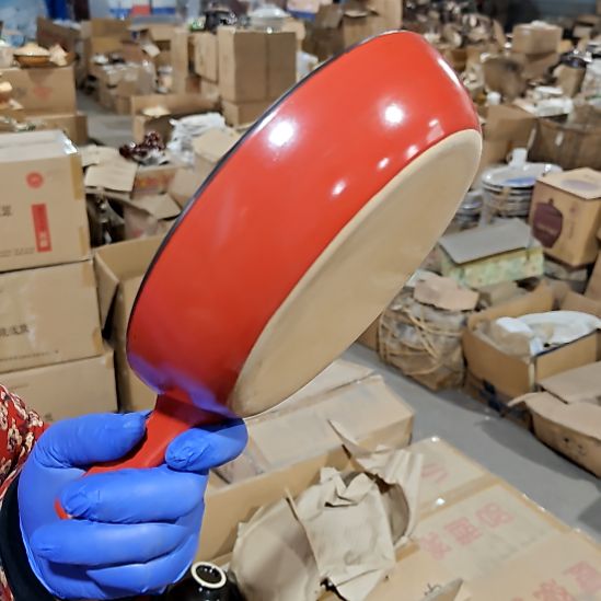 摆件盘子碗茶壶啥都有