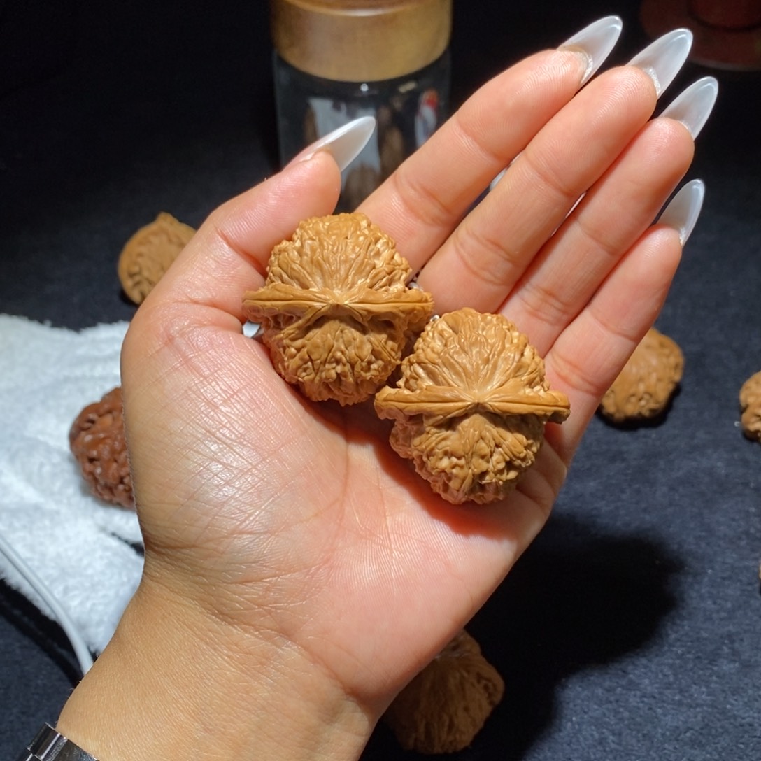 文玩核桃吊坠白狮子40