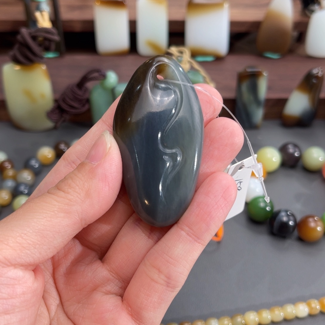 和田玉颈饰未镶嵌