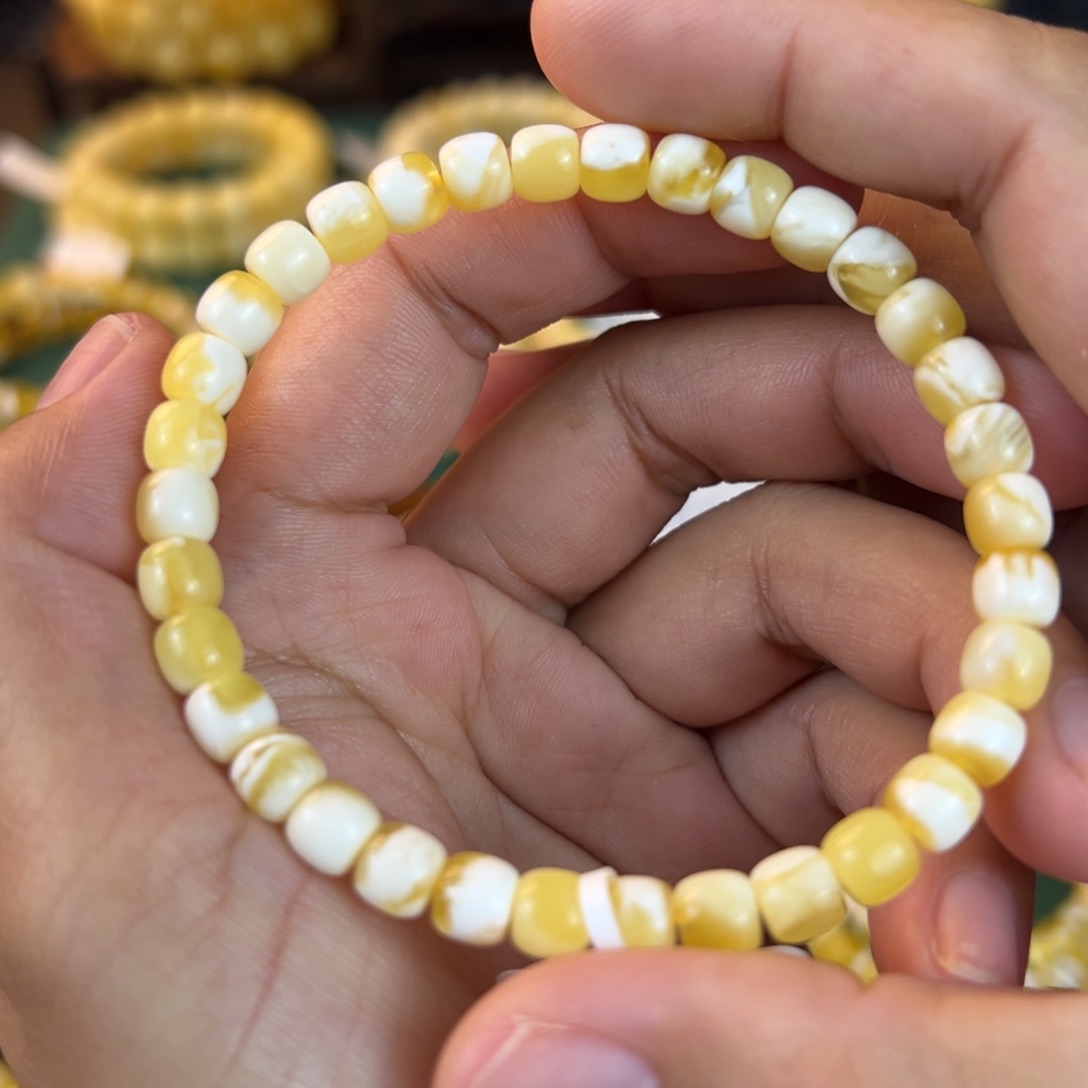 琥珀裸石未镶嵌jjjjjjjjjjk