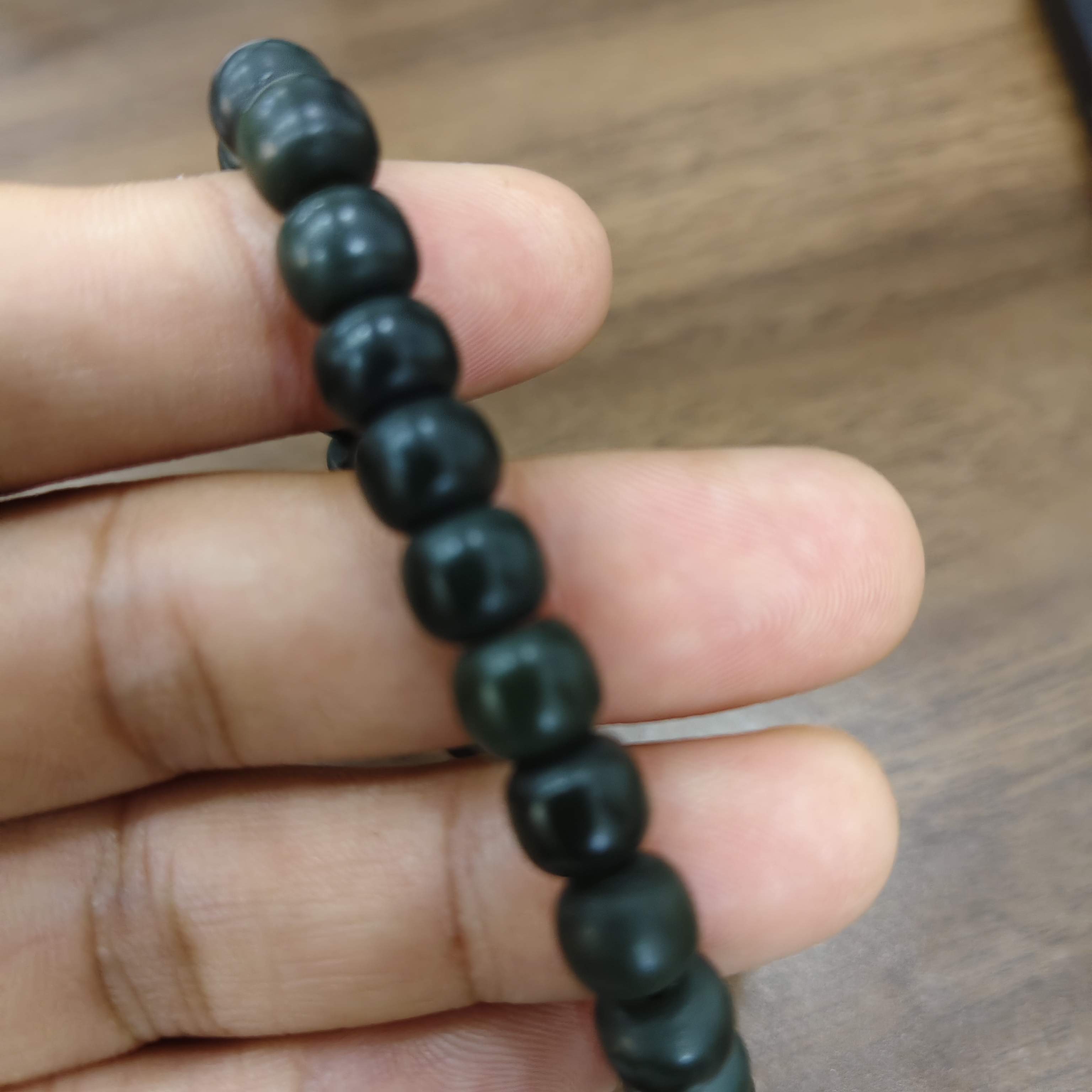 .和田玉青玉一细老型珠手串