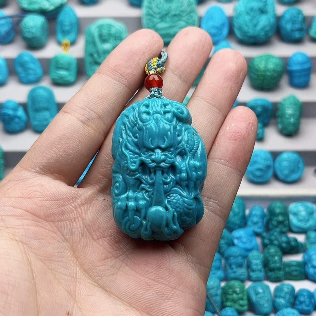 绿松石未镶嵌天然原矿雕刻绿松石